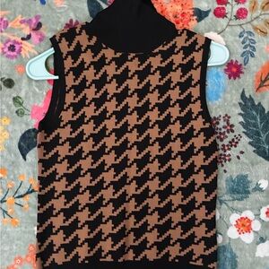 Grace Dane Lewis Petite Sleeveless Houndstooth Knit Top in Black & Brown
